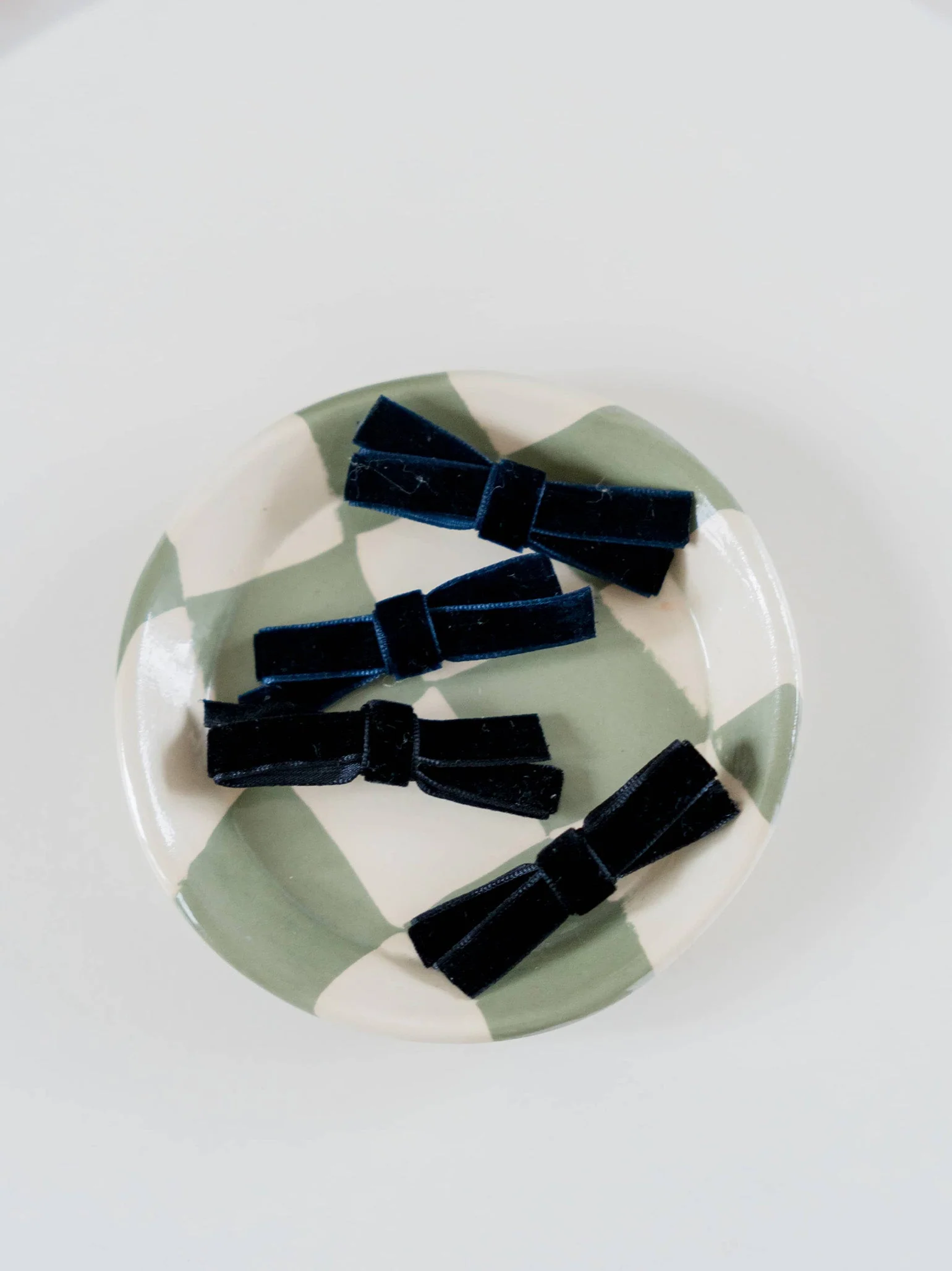 Black Small Bow Velvet Girl Clips Set 2 - Image 3