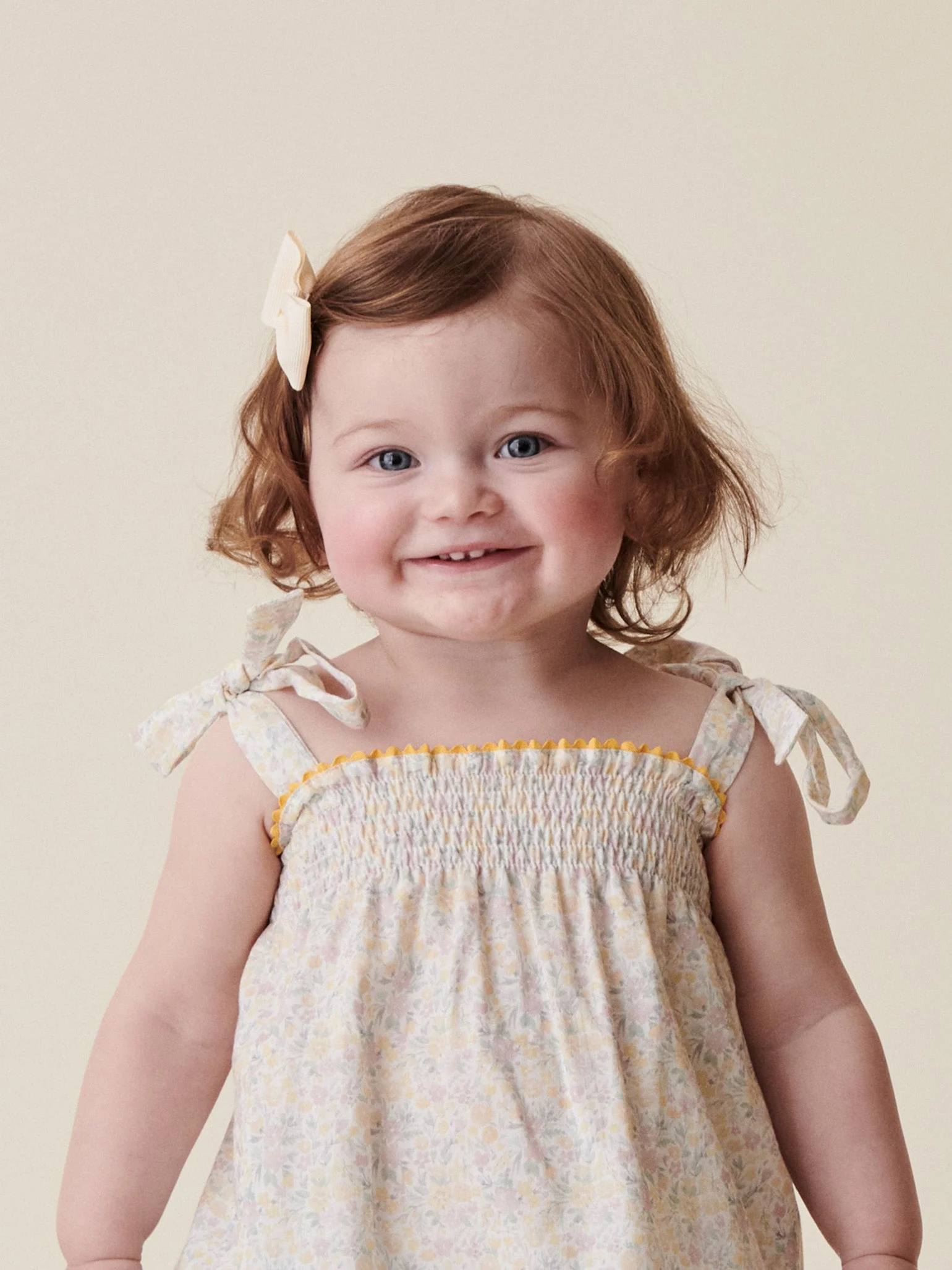 Off White Small Bow Girl Clip - Image 3